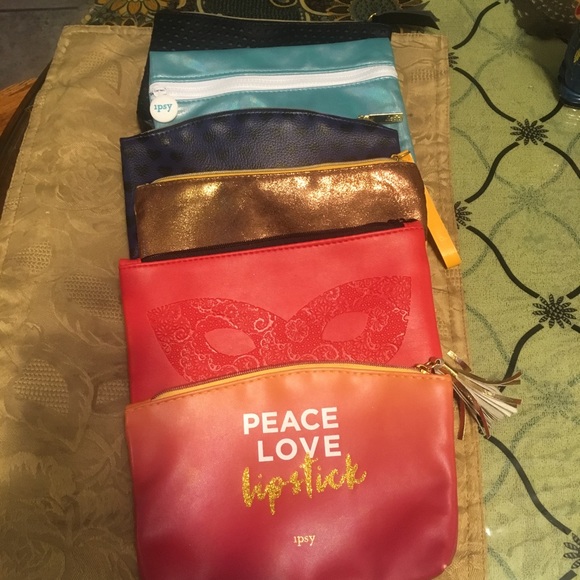 ipsy Handbags - Ipsy bundle New !!
